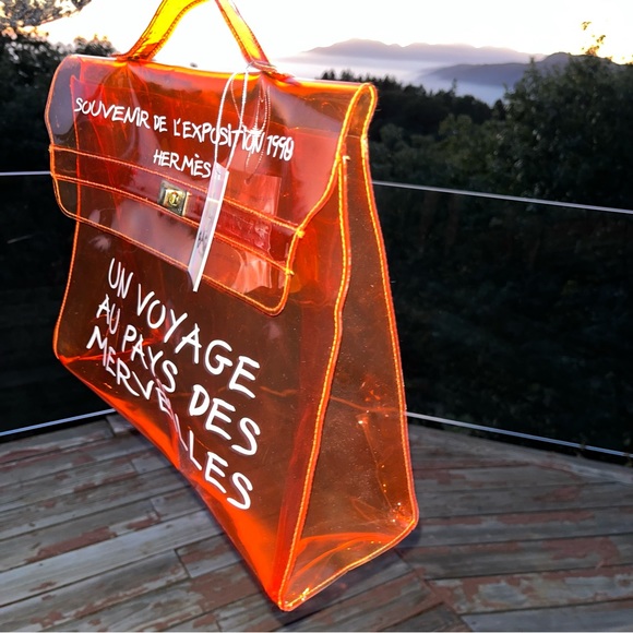 Hermรจs: Vinyl Kelly Souvenir De L'Exposition PVC Beach Tote Bag - Picture 10 of 17